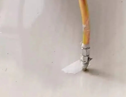 水城瓷砖空鼓维修公司专业解答在瓷砖铺贴过程中，如果使用的砂料过粗（如全部使用了粗砂），可能会导致以下问题