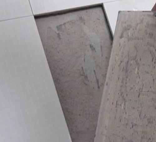 水城瓷砖空鼓维修公司分享瓷砖铺贴时如果打浆（即涂抹在瓷砖背面和基层上的砂浆或瓷砖胶）过少，会带来以下问题